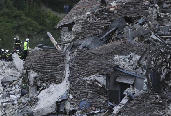 Friabili e vecchie di un secolo: le case che cedono al sisma